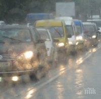 Заради дъжда: Три катастрофи в Пловдив, километрично задръстване