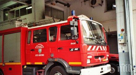 пожарни хвърчат плажа варна поглъщат пламъците