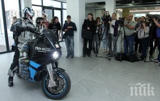 пик първият света електрически туристически мотоциклет показват софия
