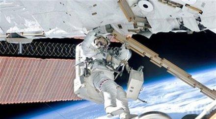 американски астронавти излязоха космоса монтират парко