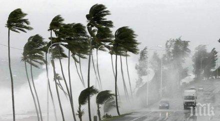 тропическата буря кей преминава бреговете мексико