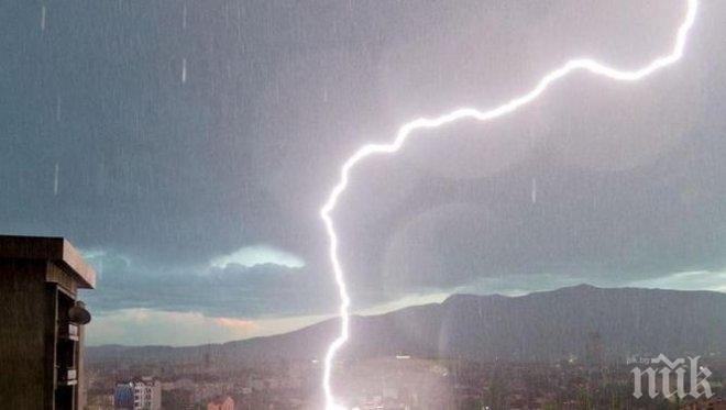 СТРАШНА БУРЯ! Втори потоп за днес дави София (СНИМКА)