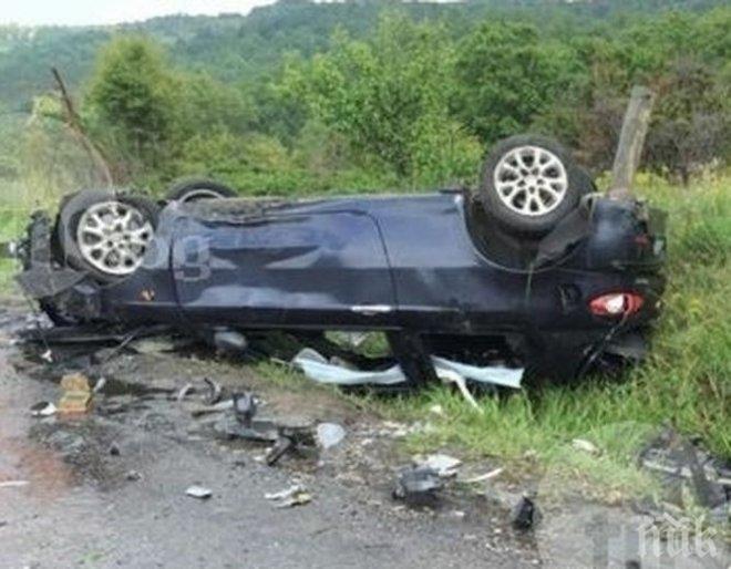 БМВ се преобърна край Пловдив, четирима са в болница