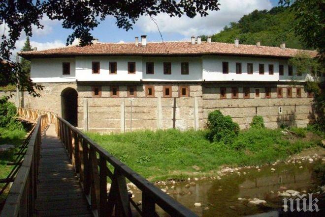 Килифаревския манастир търси средства за нов мост