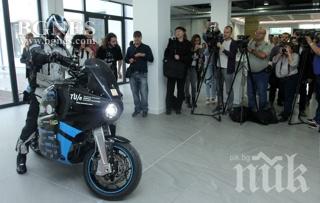 ПИК TV: Първият в света електрически туристически мотоциклет показват в София

