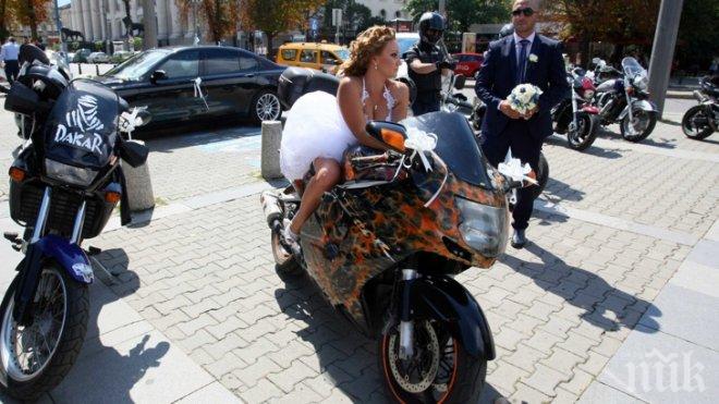 Моторите: Част от живота, част и от сватбата 