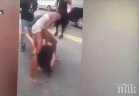 ЗРЕЛИЩНО ВИДЕО! Проститутки се бият за клиент Лос Анджелис