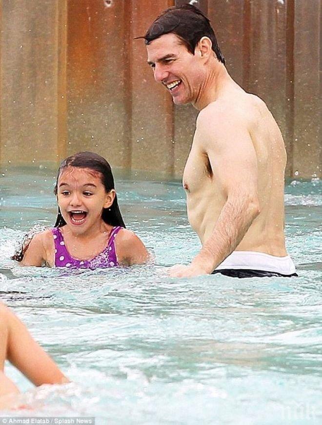 Том Круз забрава дъщеря си! Не е виждал Сури 3 години
