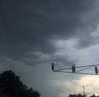 Идва страшна буря! Над София притъмня и причерня 