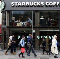 Несериозно: Британският екип по „Брекзит” работи в кафене