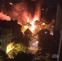 СТРАШНО! След Пловдив пламна и Варна! Гори заведение в центъра, три пожарни не могат да овладеят стихията (СНИМКА)