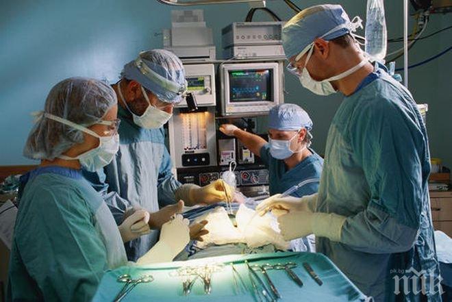 Медицинско чудо! Лекари извадиха 40 джобни ножчета от стомаха на мъж
