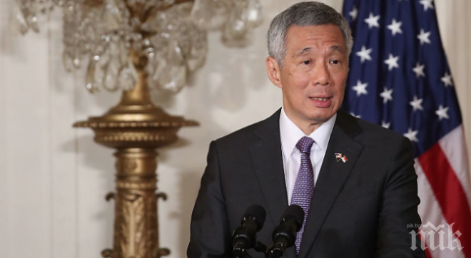 Премиерът на Сингапур залитна, докато произнасяше реч