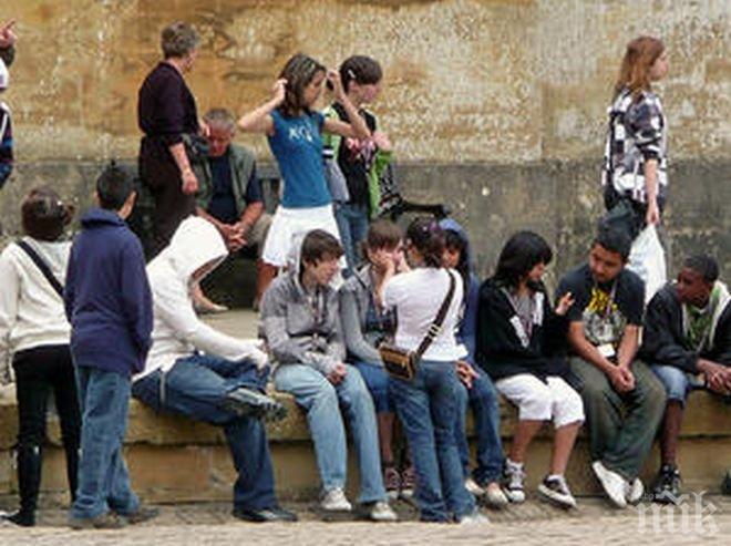 Проучване: Младите се интересуват малко от националната държава