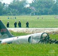 Самолет падна във Виетнам, двама са загинали (СНИМКА)