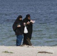 НОВО 20: Отмениха забраната за носене на буркини на плажовете във Франция