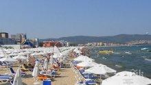 Туристи масово се оплакват от неудобни шезлонги и водорасли на плажа