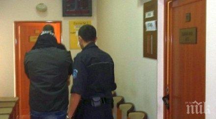 удар арестуваха пернишки автокрадци вилняли морето