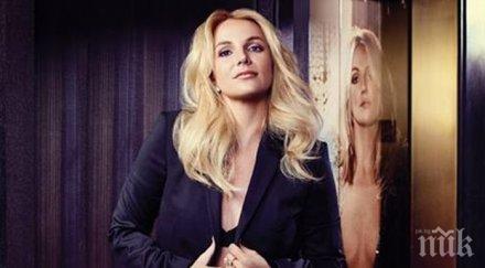 бритни спиърс събира дарения луизиана дава рокля награда