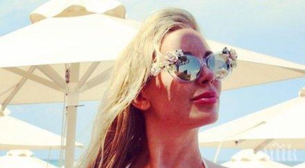 антония петрова пъчи цици плажа