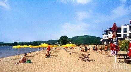 пробив чадъри шезлонги без пари плажа черноморец