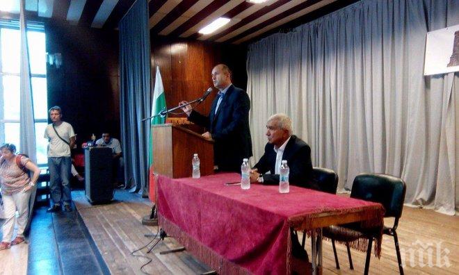 ПЪРВО В ПИК TV! Чутовен скандал на среща на Радев с избиратели (ВИДЕО обновена)