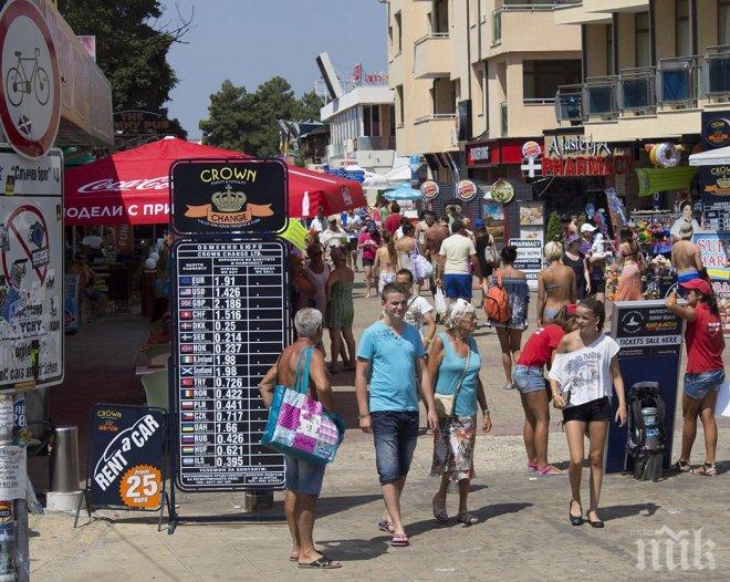 Сингал до ПИК! Младеж шашна Черноморието - върна парите на възрастна туристка