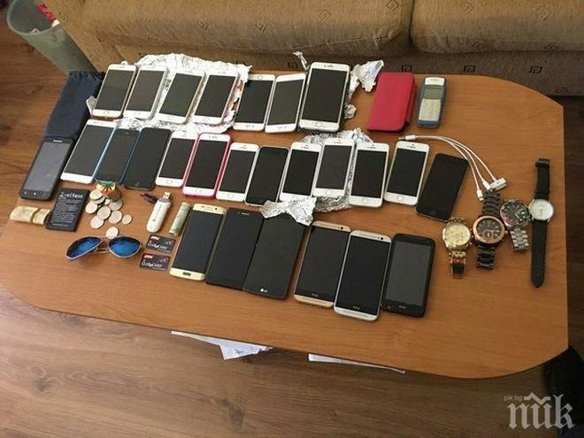Закопчаха крадец със странна страст - да събира айфони 