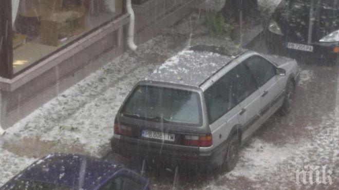 АЛАРМА В ПИК И РЕТРО! Синоптици от БАН: Бури и градушки като орех, живакът пада с 15˚ - чака ни цяла седмица с поройни дъждове