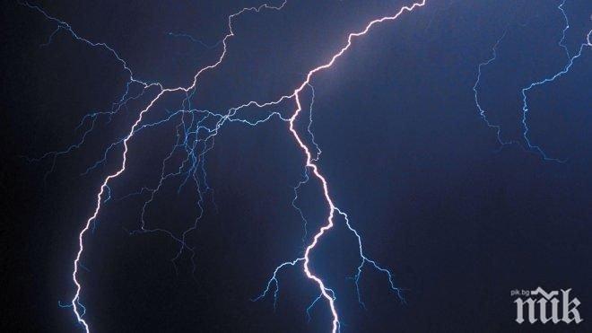 Мълния подпали телевизор в Чепеларе, овъгли мебели 