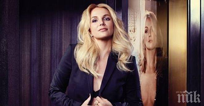 Бритни Спиърс събира дарения за Луизиана, дава рокля за награда