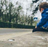 Чиновници оставиха без личен асистент 17-годишен аутист, който не говори, няма памет и е опасен за себе си