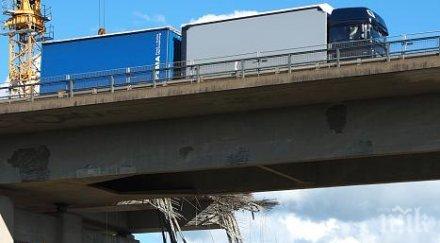 пешеходен мост рухна шосе