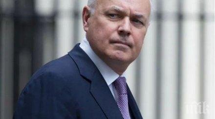 нова тесла мигрантите острова