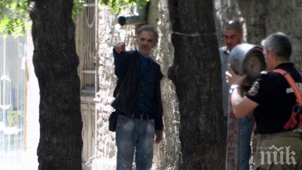 Огън и жупел! Клошарят Любо палил два пъти бащината си къща