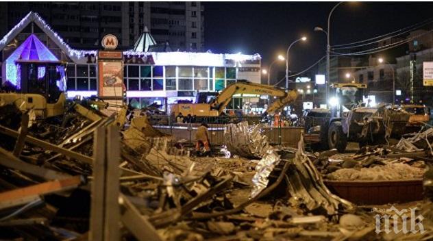 Среднощна акция в Москва! Багери рушат незаконни магазини (ВИДЕО)