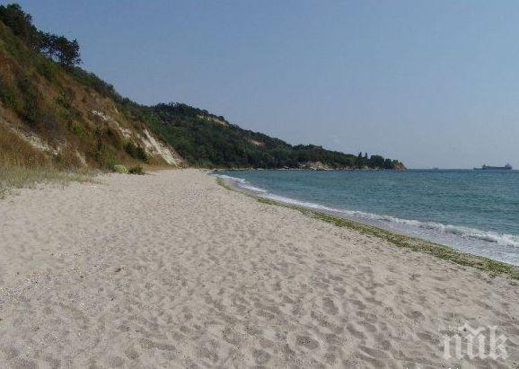 Нарушения на плаж Фичоза: Хотел реди чадъри без концесия 