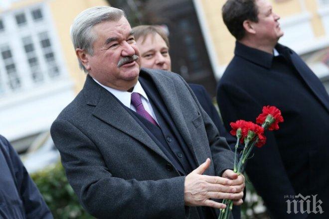  Плевнелиев дава на посланика на Русия у нас Юрий Исаков орден „Стара планина“ първа степен