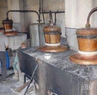 Диабетик се натрови с домашна ракия, върнаха го от 