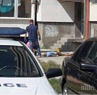 Трагедия! Дядо с нелечимо заболяване скочи от блок в Бургас, размаза се пред детска площадка (СНИМКИ 18+)