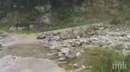 ергенското село китай изолирано света стига стръмен черен път