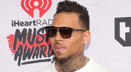 полиция обгради къщата рапъра крис браун проверява сигнал помощ