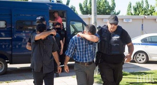 Избягалите в Гърция турски военни са поискали убежище в три държави на ЕС