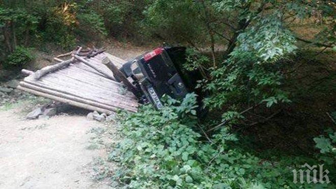 ПОЛУЧИ СИ ЗАСЛУЖЕНОТО! Тарикат с пикап се обърна на Витоша