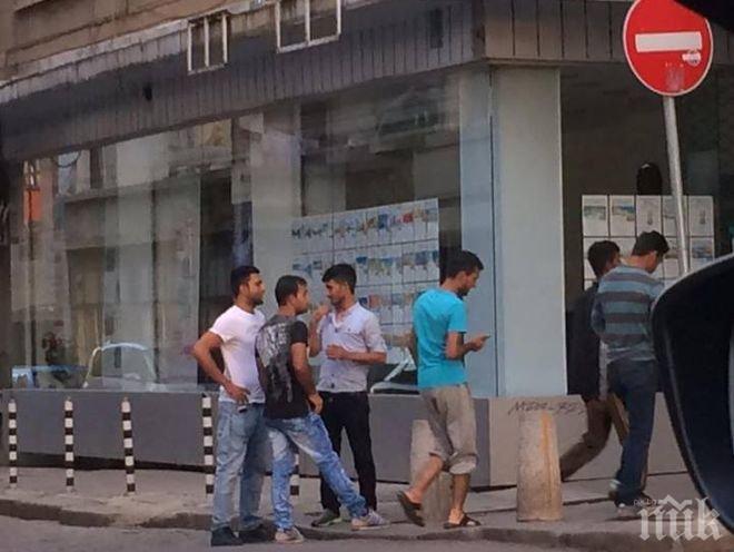 Нелегални! Близо 300 чужденци без документи са хванати през седмицата в София