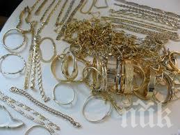 Родители залагат бижута и телевизори, за да изпратят първолаците си