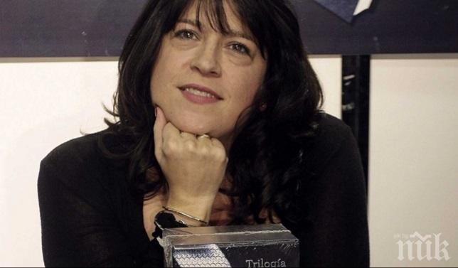 Еротична писателка търси вдъхновение в хайтек кухня 