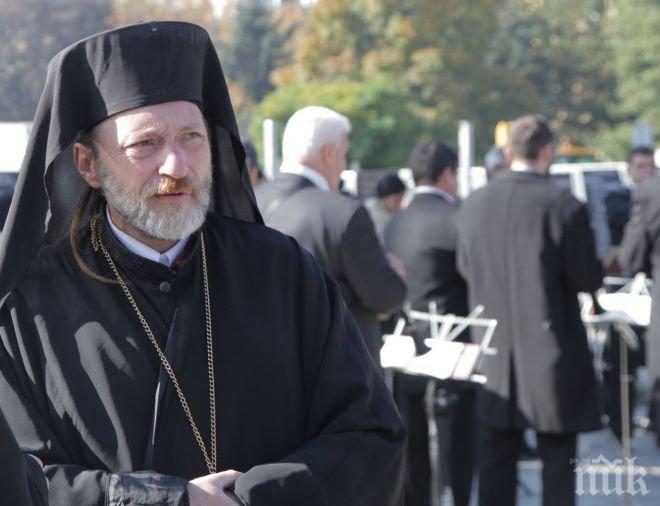 Игумен на нож с политици и миряни! Противник на курбаните и паленето на свещи за здраве, твърди: Киприяновите молитви са суеверия...