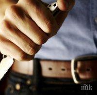 Шок в Силистра! Криминално проявен плаши полицаи с нож

