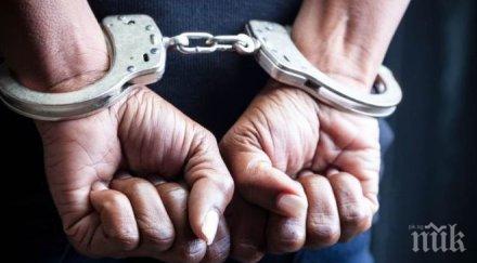 месеца затвор хакера разбил мейла хилъри